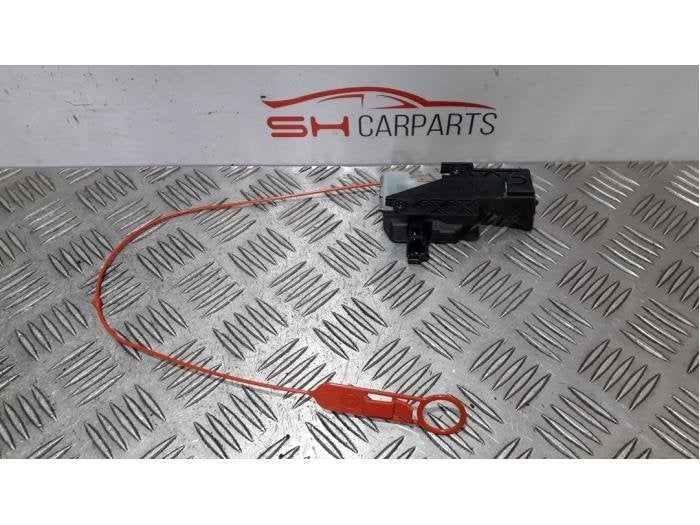 Moteur de verrouillage clapet réservoir d'un Mercedes E-Kla, Autos : Pièces & Accessoires, 3 mois de garantie, Utilisé, -, -