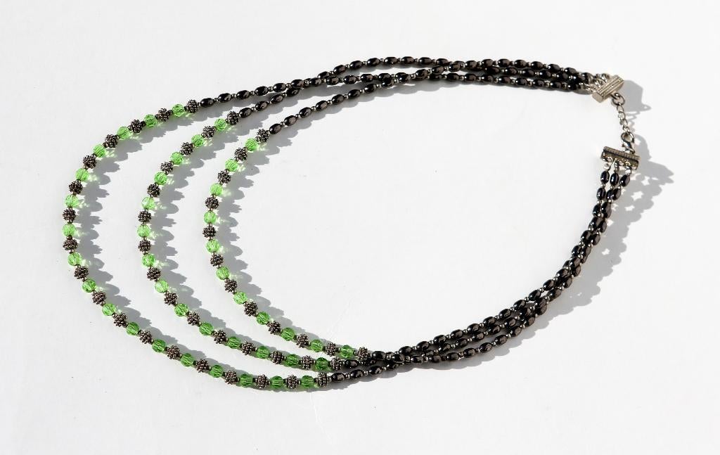 Prachtige zilveren en groene ketting met meerdere rijen, Handtassen en Accessoires, Kettingen, Ophalen of Verzenden, Zo goed als nieuw
