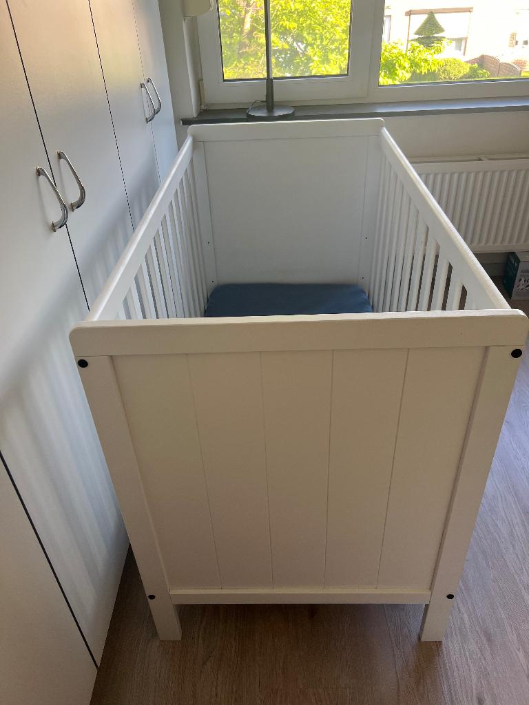 Babybedje + matras te koop, Kinderen en Baby's, Ophalen, Gebruikt, Ledikant