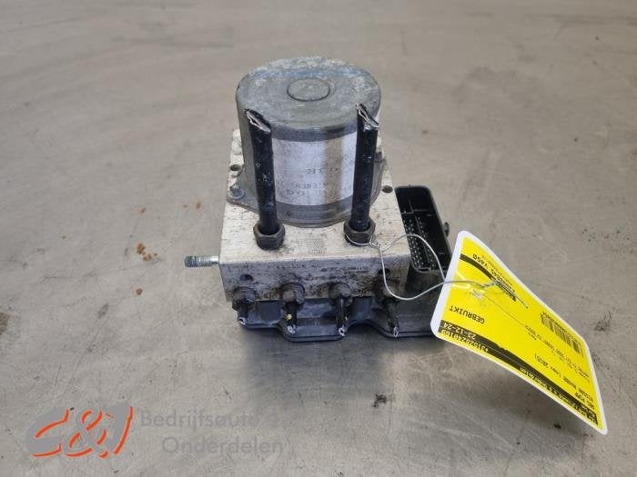 Pompe ABS d'un Nissan NV400, -, 3 mois de garantie, Utilisé, -