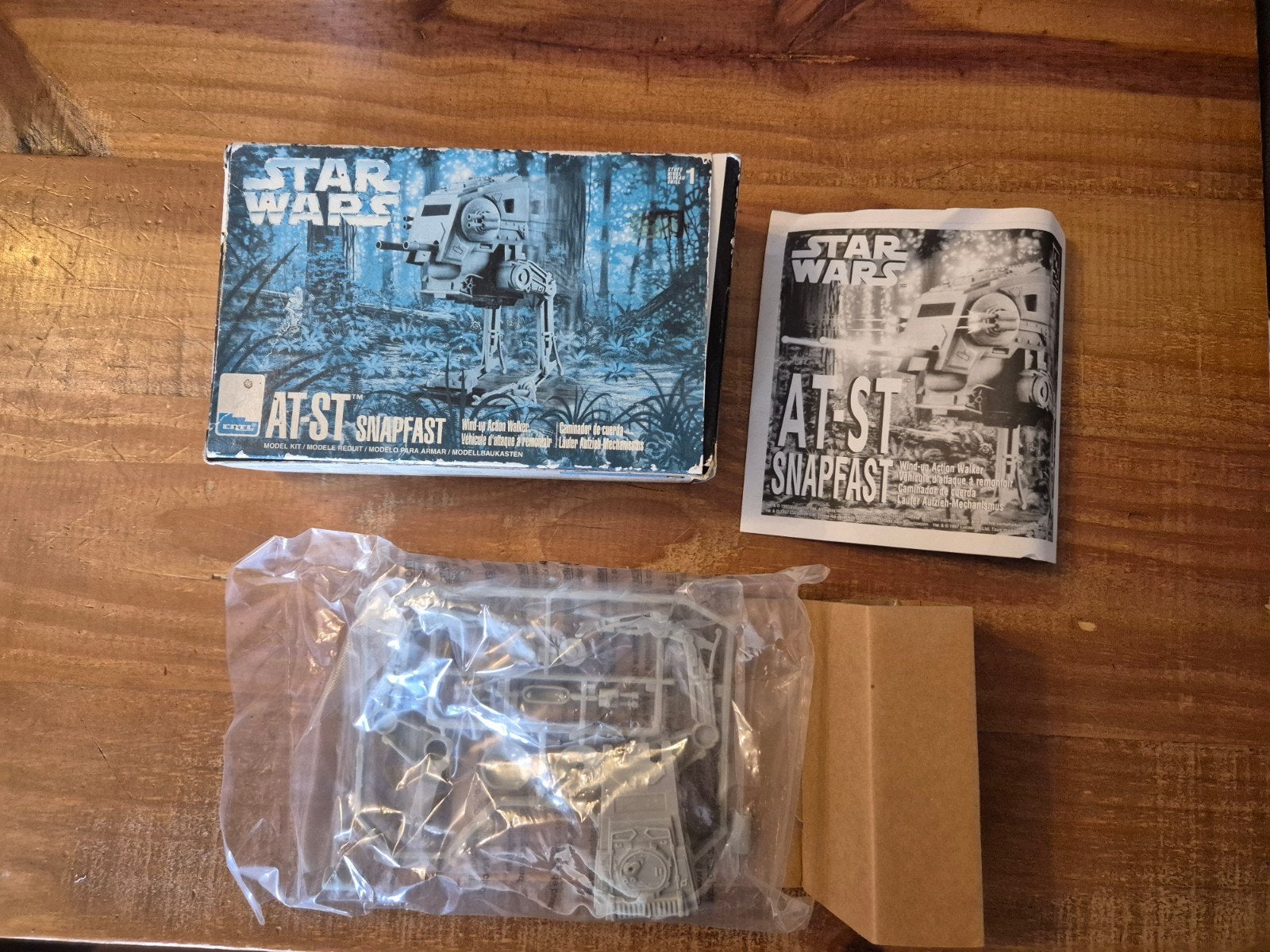 Amt Ertl 1997 Star Wars AT-ST Snapfast, Collections, Enlèvement ou Envoi, Neuf, Figurine
