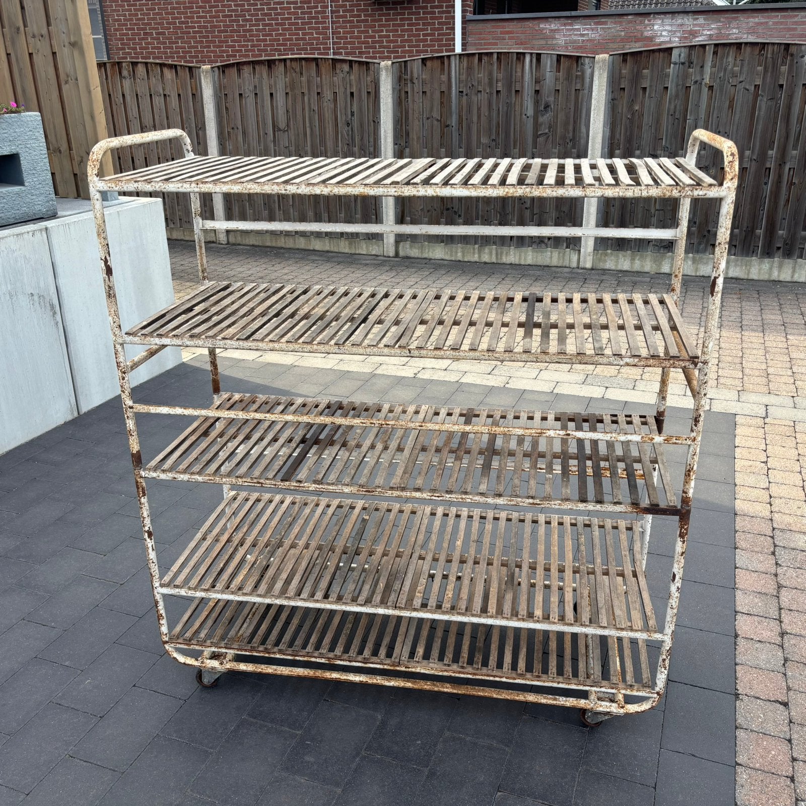Brocante industriële bakkersrek, Ophalen