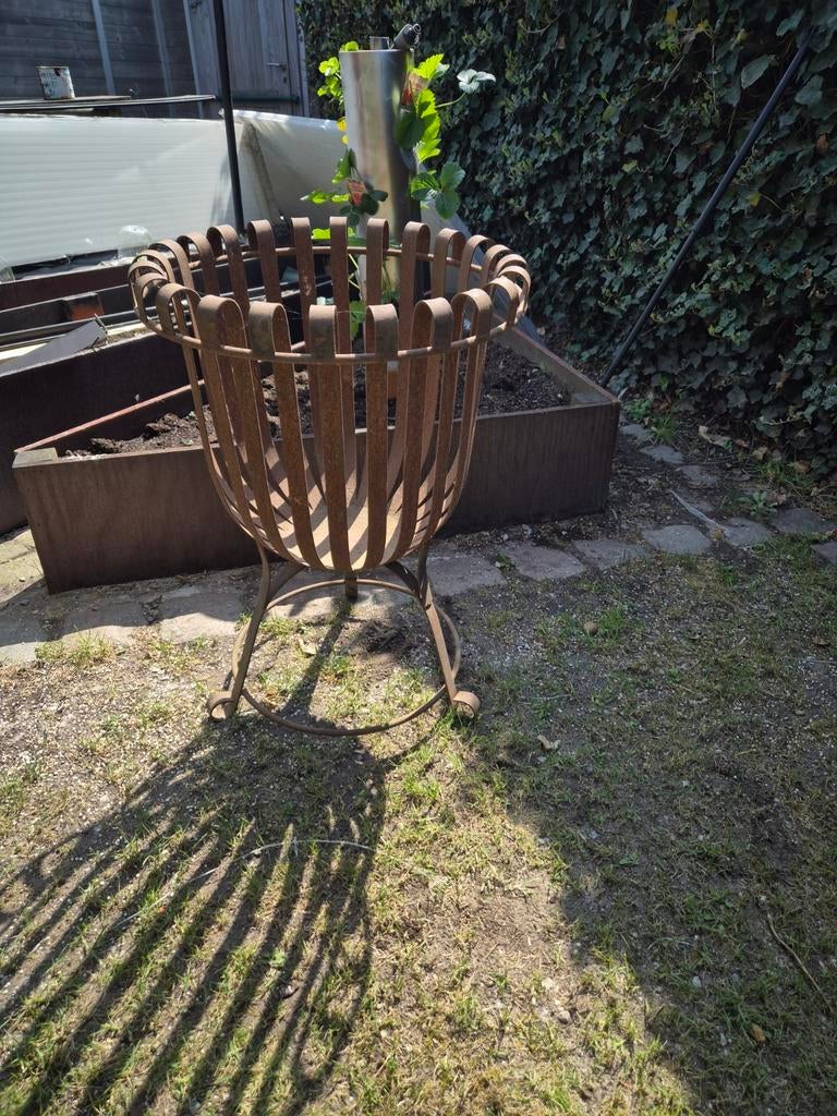 Ijzeren vuurkorf, Ophalen