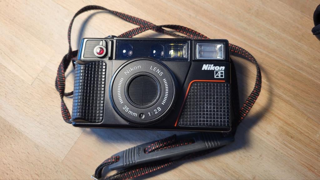 Nikon L35 af 2, Ophalen, Nikon