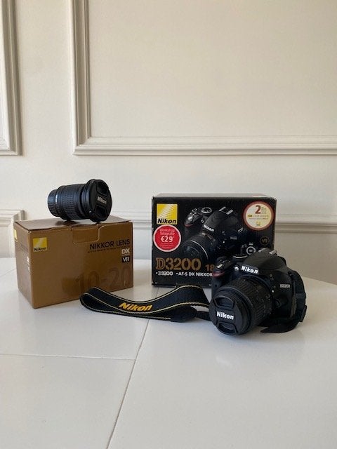 NIKON D3200 18-55 VR II + NIKKOR LENS 10-20mm, Audio, Tv en Foto, Spiegelreflex, Ophalen of Verzenden, Zo goed als nieuw, Lensdop