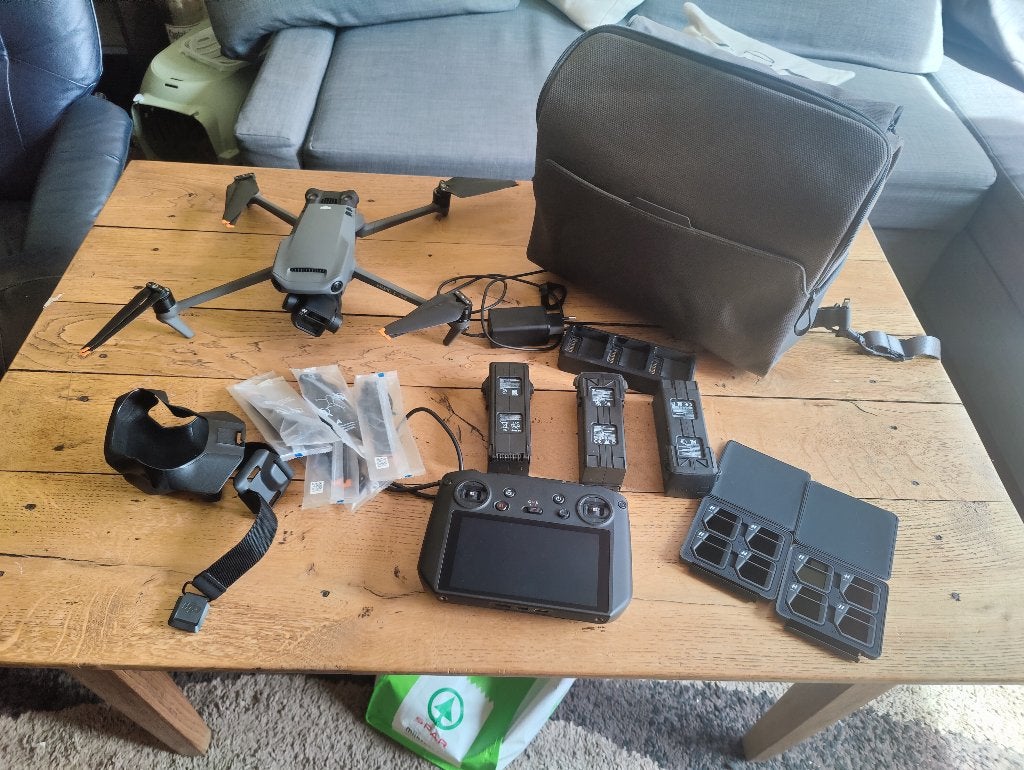 DJI mavic 3 cine premium avec accessoires, Drone avec caméra, 250 à 900 g, Enlèvement ou Envoi, Qualité supérieure