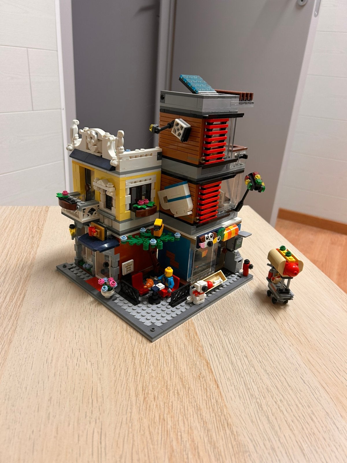 Lego set townhouse., Ophalen, Inclusief minifiguren, Lego, Zo goed als nieuw