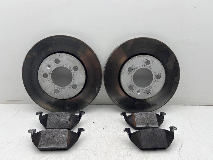 Disque + plaquette de frein avant d'un Skoda Fabia, Autos : Pièces & Accessoires, -, 3 mois de garantie, Utilisé, Skoda