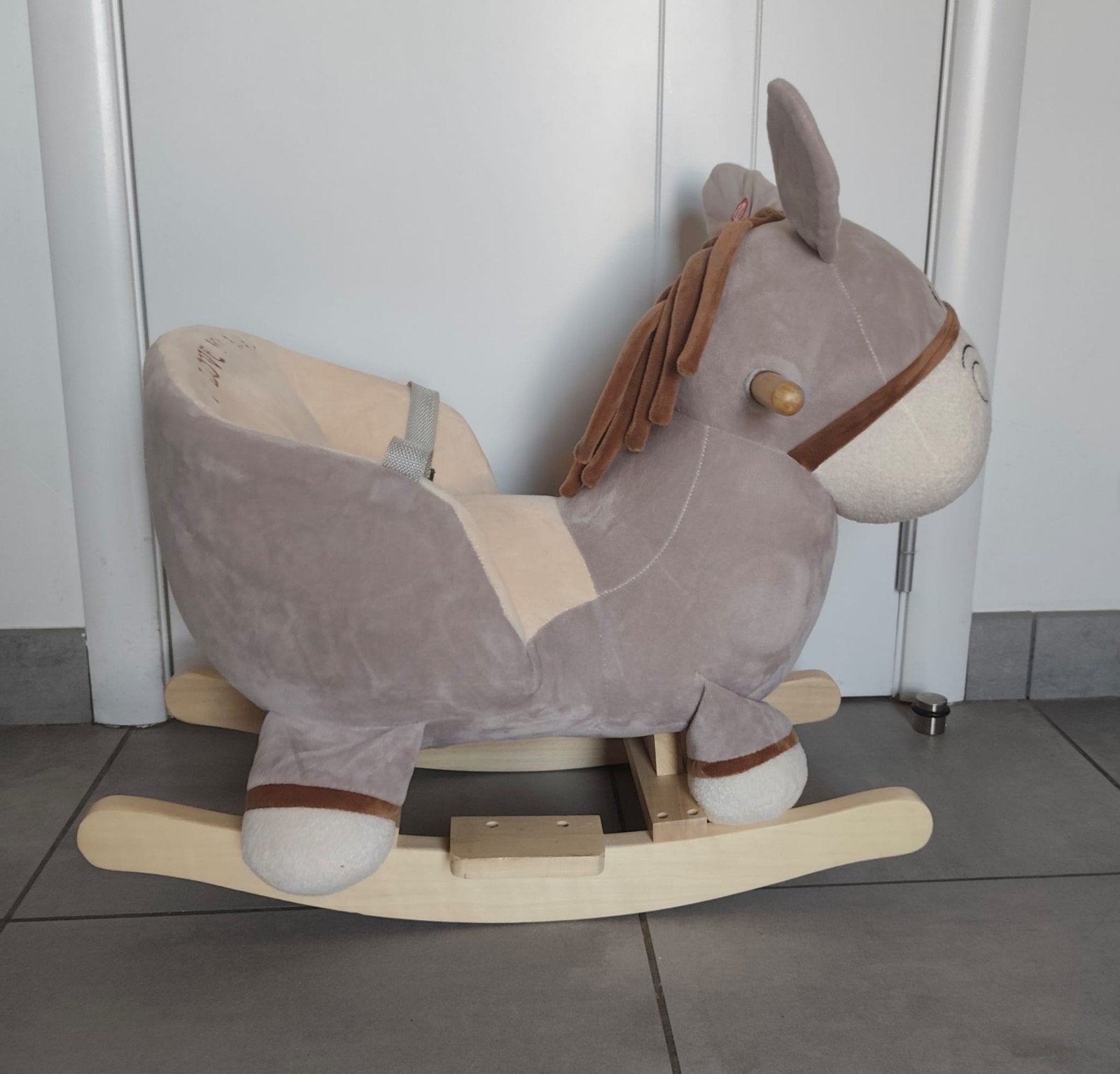 Schattig houten hobbelpaard met zachte bekleding, Sport en Fitness, Snowboarden, Ophalen, Zo goed als nieuw, Overige typen