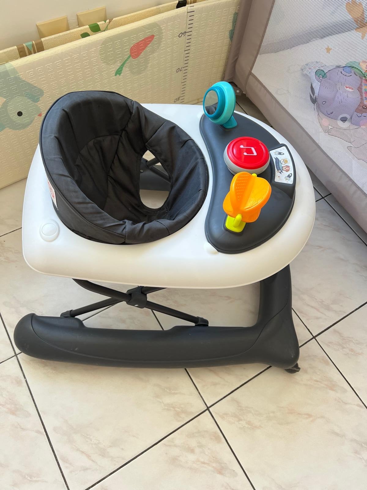 Loopstoel voor baby met muziek, Ophalen, Zo goed als nieuw