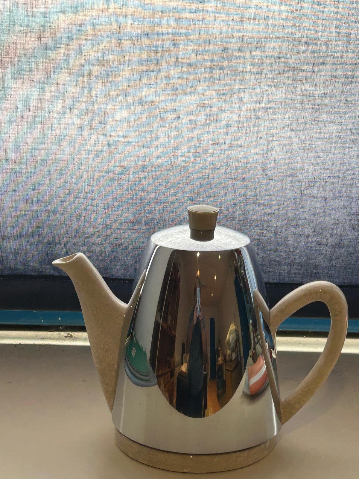 Vintage koffiepot / thermoskan – keramiek met chromen mantel, Ophalen