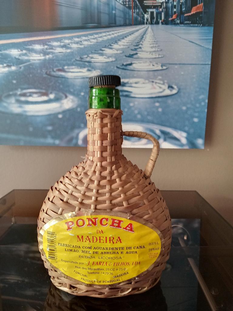 Decoratie Mooie fles van MADEIRA Poncha  VERZAMELITEM, Verzamelen, Ophalen of Verzenden, Gebruikt
