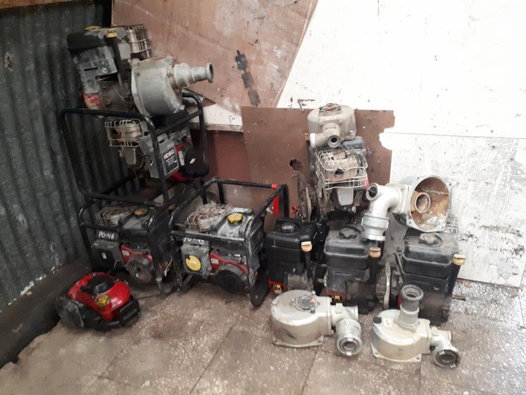 8  B&S      motorblokken    200  euro, Ophalen, Gebruikt, Benzinemotor, 1400 tot 1800 rpm