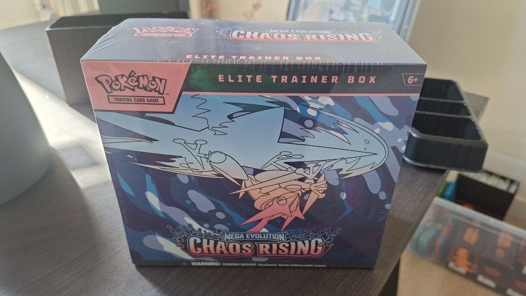 Pokemon Chaos rising ETB, Ophalen of Verzenden, Nieuw, Boosterbox