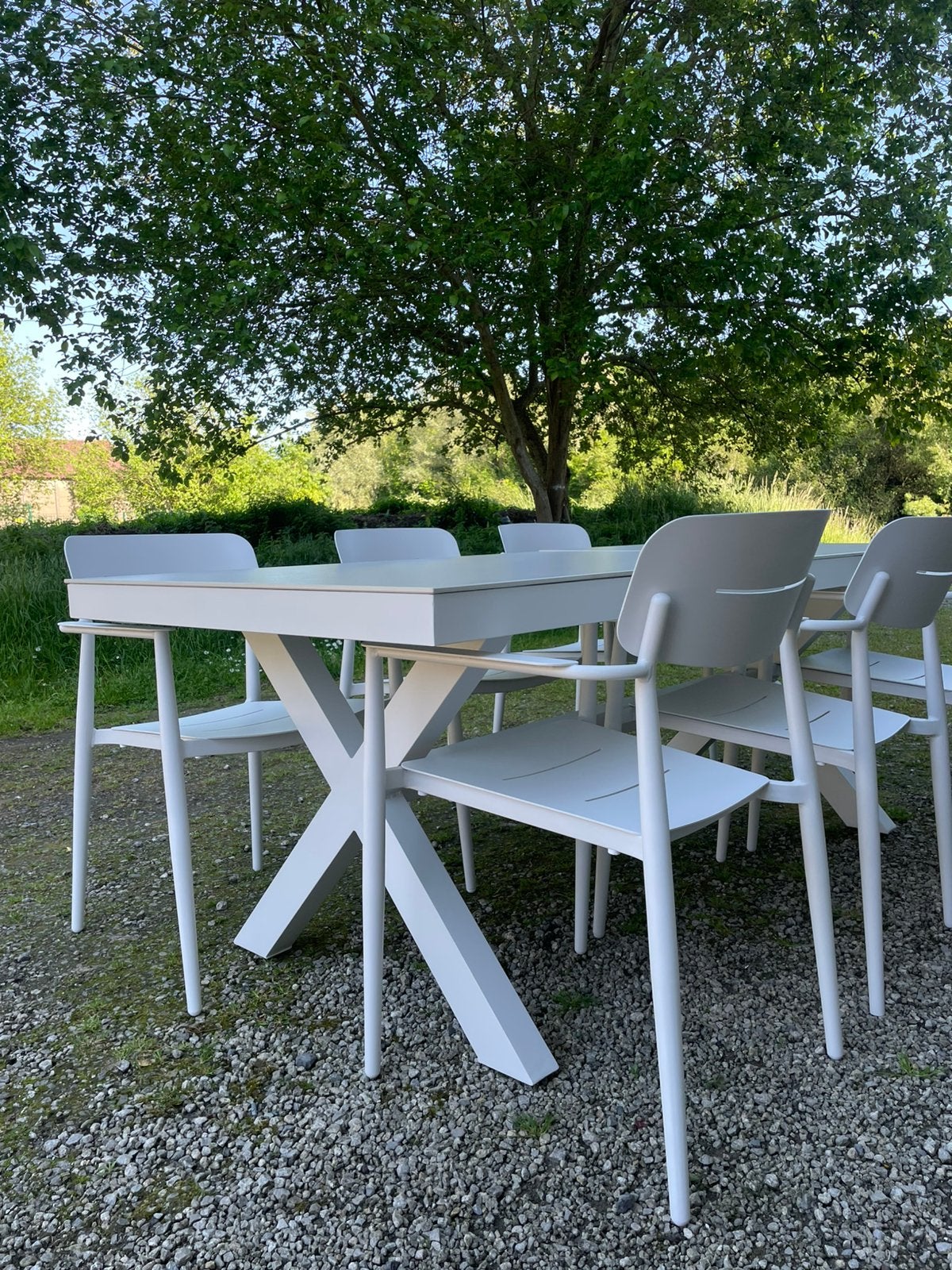 Moderne set kruispoottafel met bijhorende 6 stapelstoelen!, Tuin en Terras, Ophalen, Zo goed als nieuw