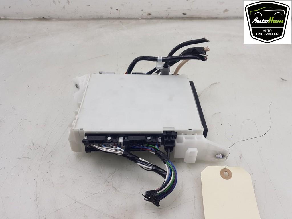 ZEKERINGKAST Toyota Aygo X (|63571521|8273070010|), Auto-onderdelen, Gebruikt, Toyota