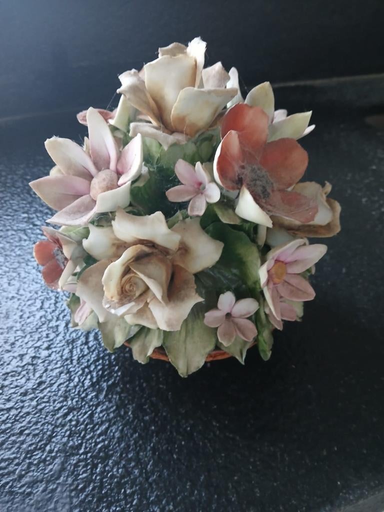 Capodimonte handgeschilderd bloemenmandje Porselijn, Huis en Inrichting, Woonaccessoires | Kransen, Ophalen