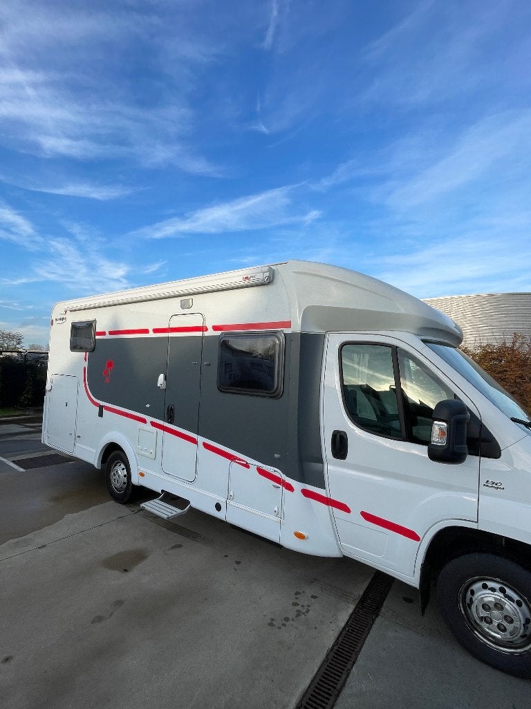Sunlight met 2 aparte bedden en hefbed, Caravans en Kamperen, Sunlight, Fiat, Fietsendrager, Bedrijf