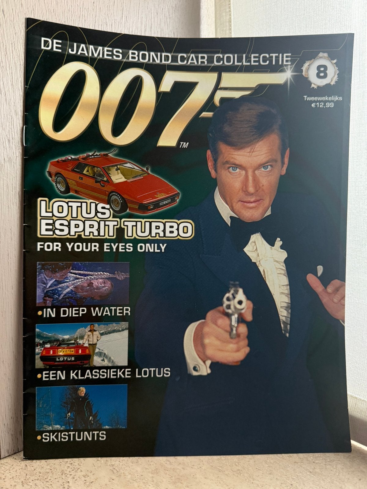Les magazines de James Bond, Rien que vos yeux, et Lotus, Enlèvement ou Envoi, Voiture