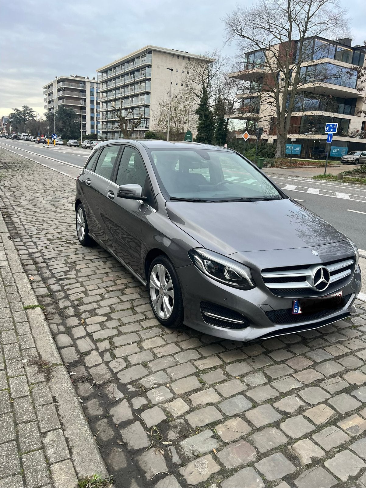 Mercedes benz B180 automatic, Argent ou Gris, Achat, Euro 6, Bluetooth