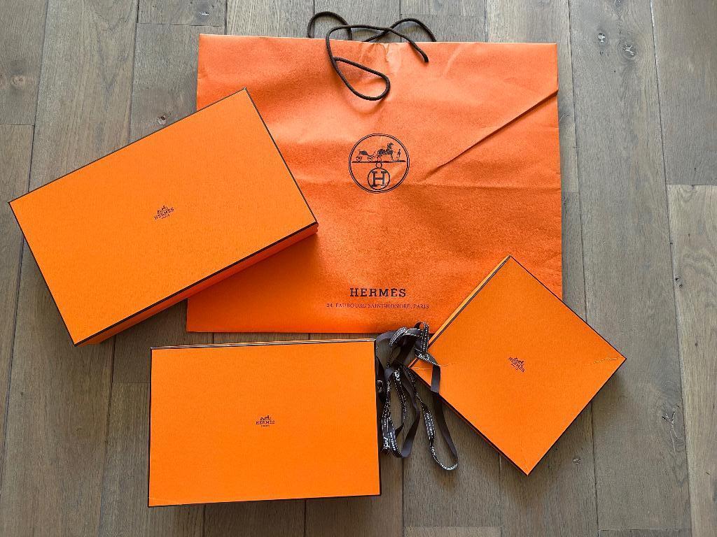 Dozen en verpakkings materiaal Hermes, Dior, Chanel , gucci, Ophalen, Zo goed als nieuw, Cadeaudoos