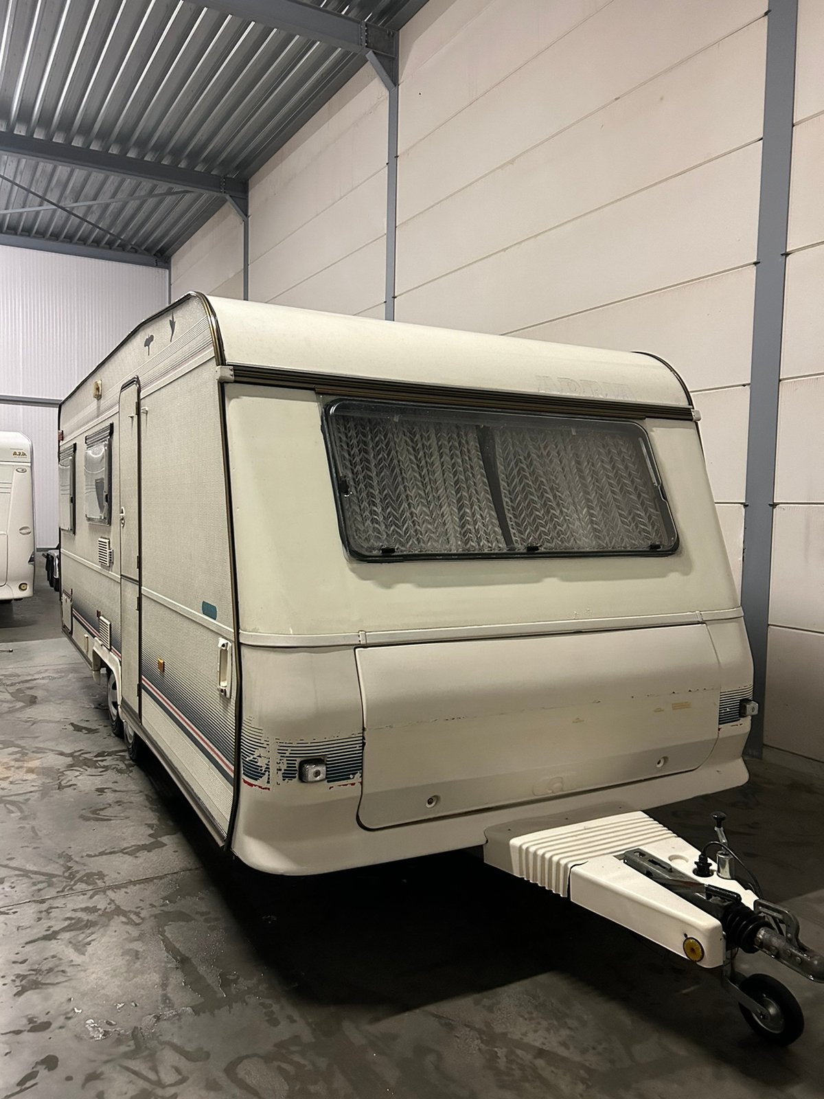 Caravane adriatique, Caravanes & Camping, Caravanes, Particulier, Adria, Coin salon convertible, Banquette en rond