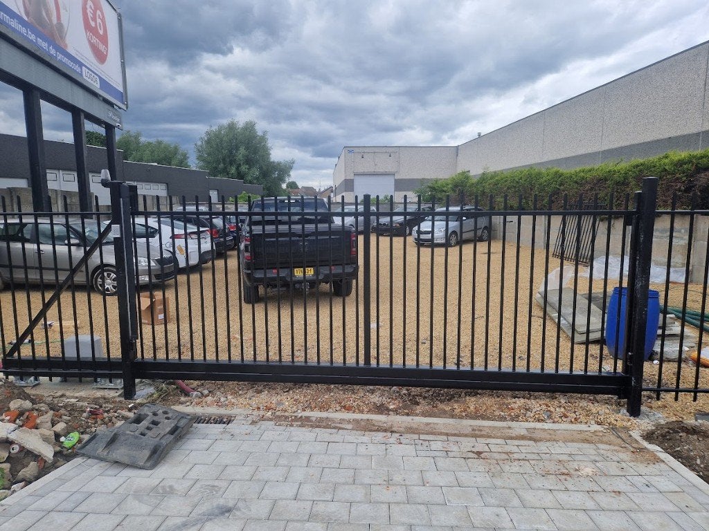 Spijlen schuifpoort 4x2 incl fundatie,motor,montage, Neuf, 200 cm ou plus, Fer, Porte coulissante