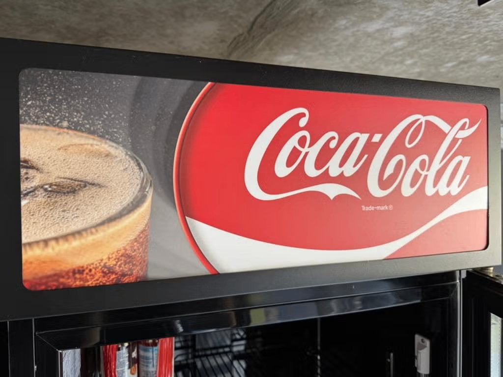 Koelkast Coca Cola, groot model frigo, Ophalen, Zonder vriesvak, 200 liter of meer, 60 cm of meer
