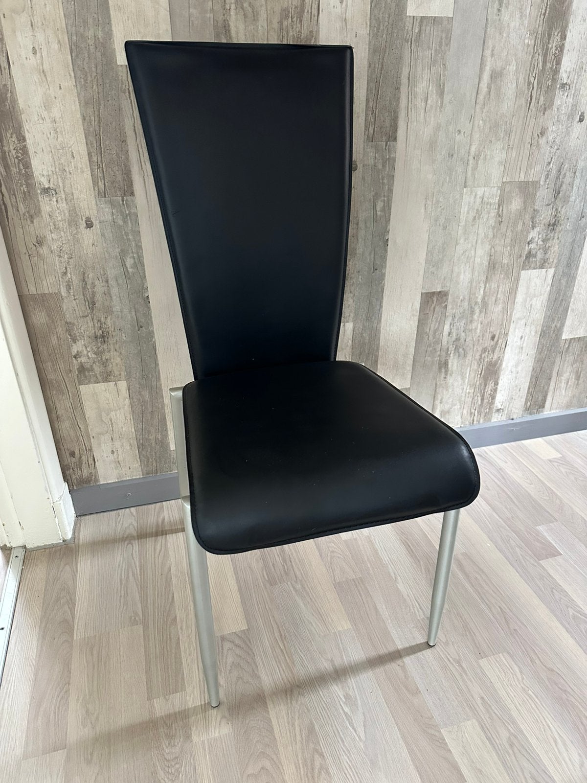 Heel nette zwarte kunstlederen stoelen, Ophalen, Zwart, Leer, Zo goed als nieuw