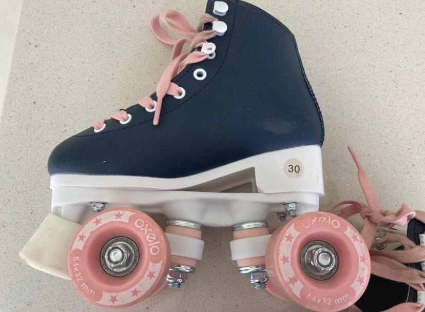 Rolschaatsen + bescherming, Ophalen of Verzenden, Zo goed als nieuw