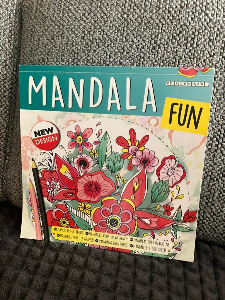 Mandala kleurboek  volwassenen 10 platen van 72 gekleurd, Hobby en Vrije tijd, Ophalen of Verzenden