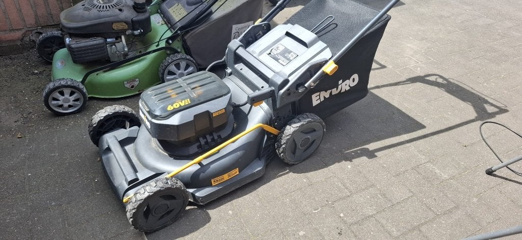 Zelftrekkende Grasmaaier op batterij, Jardin & Terrasse, Tondeuses à gazon, Comme neuf, Tondeuses à gazon sur batterie, 40 à 49 cm