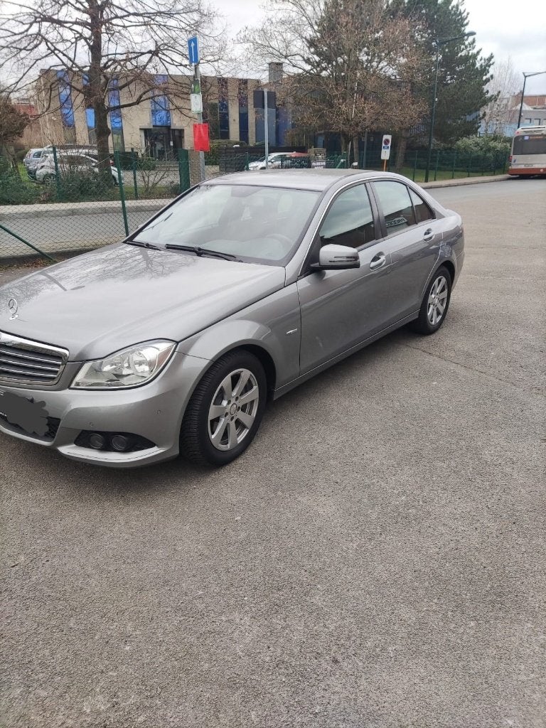 Mercedes classe C 180 -1.8 CGI-essence -automatique, Achat, 4 portes, Carnet d'entretien, Automatique