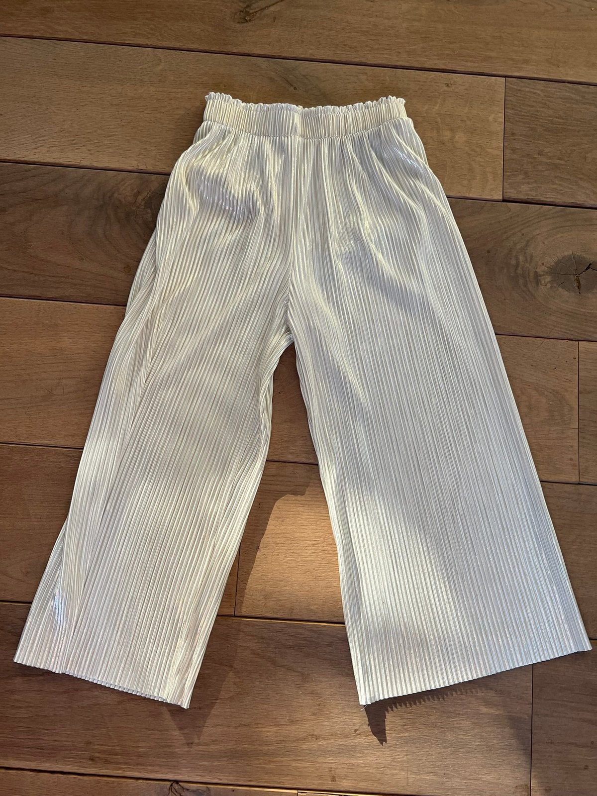 Mango Beige/goud plissé broek - maat 128, Enfants & Bébés, Vêtements enfant | Taille 128, Enlèvement, Utilisé, Fille, Pantalon