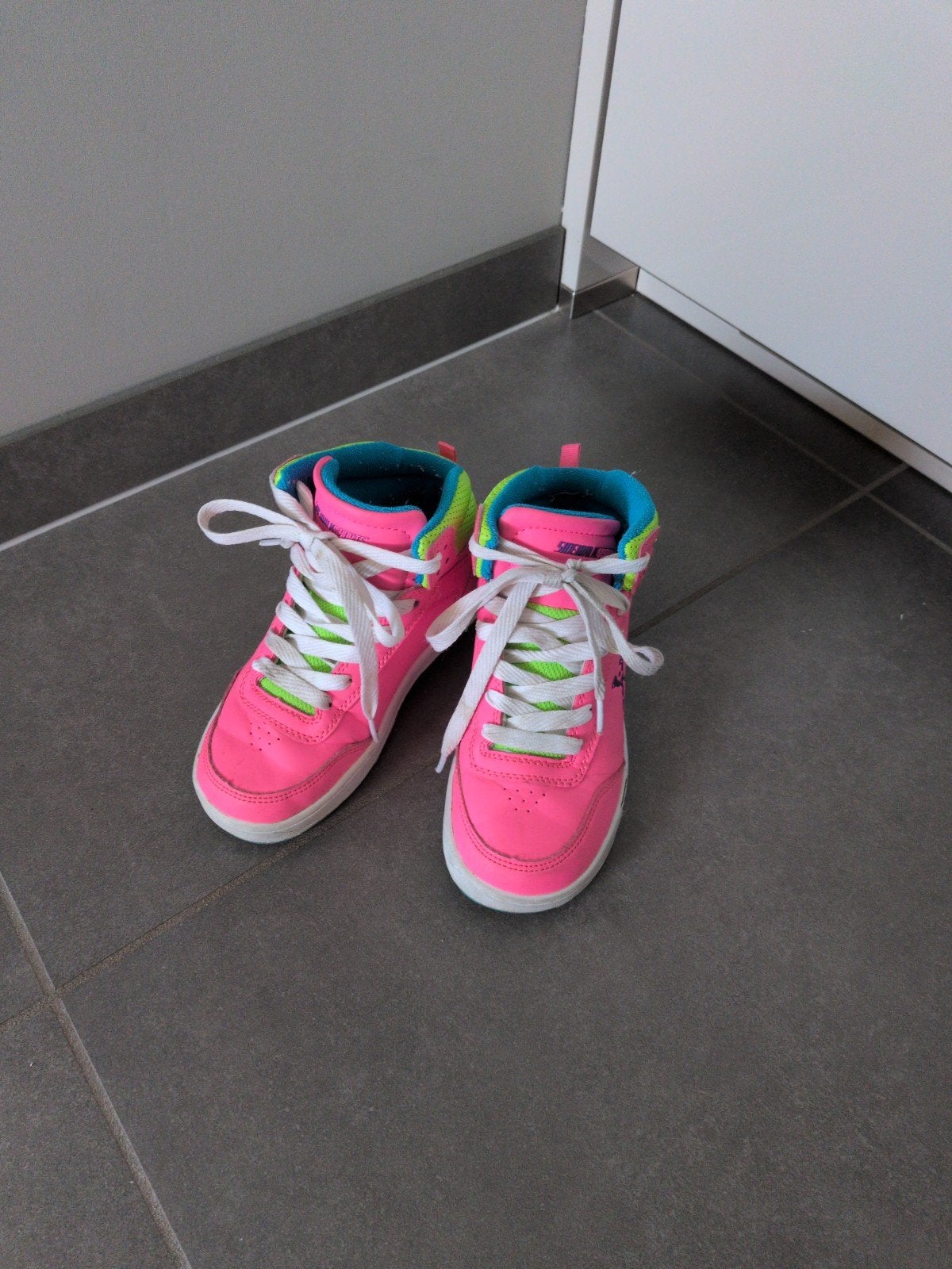 Heelys sidewalkshoes, Ophalen