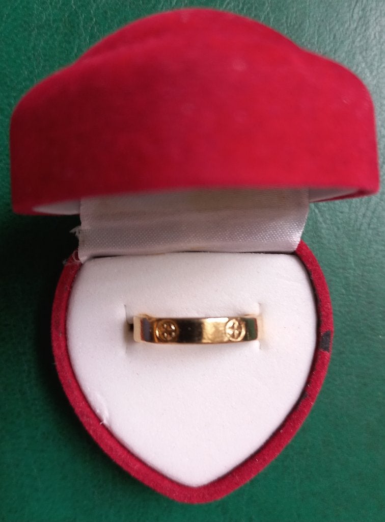 Bague - couleur or - croix templière (NOUVEAU), Bijoux, Sacs & Beauté, Bagues, Neuf, Enlèvement ou Envoi, Or, Plus petit que 17