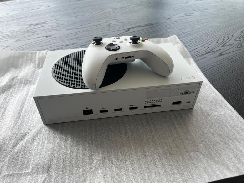 Xbox series s, Games en Spelcomputers, Spelcomputers | Xbox One, Ophalen of Verzenden, Gebruikt, Met 1 controller, Xbox One S All-digital