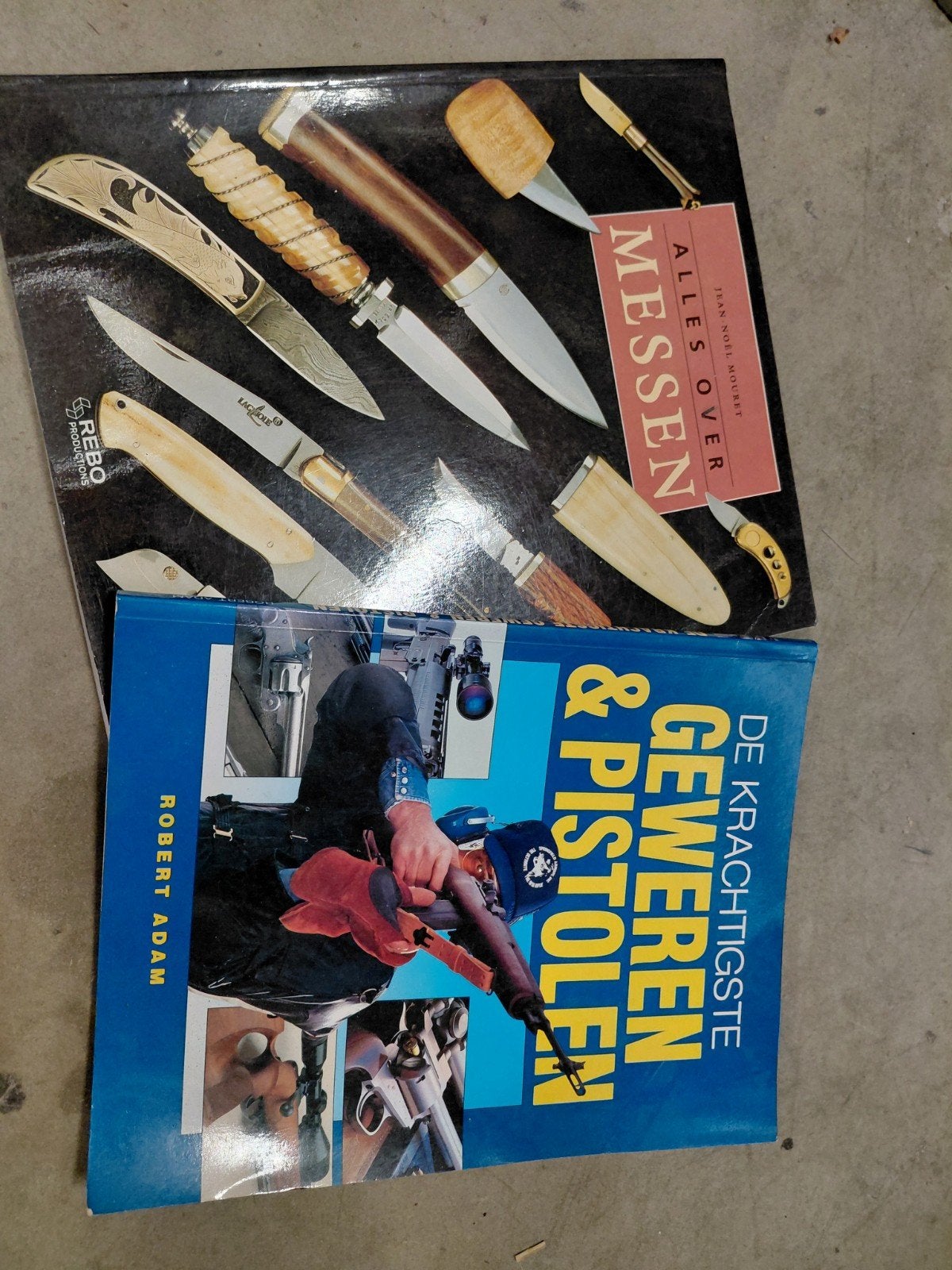 Messen en geweren boek., Enlèvement