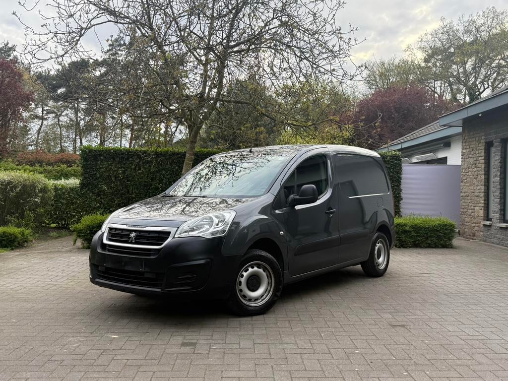 Peugeot Partner Light Cargo — 01/10/2017 — 121 413 km—Euro 6, Argent ou Gris, Achat, Entreprise, Boîte manuelle