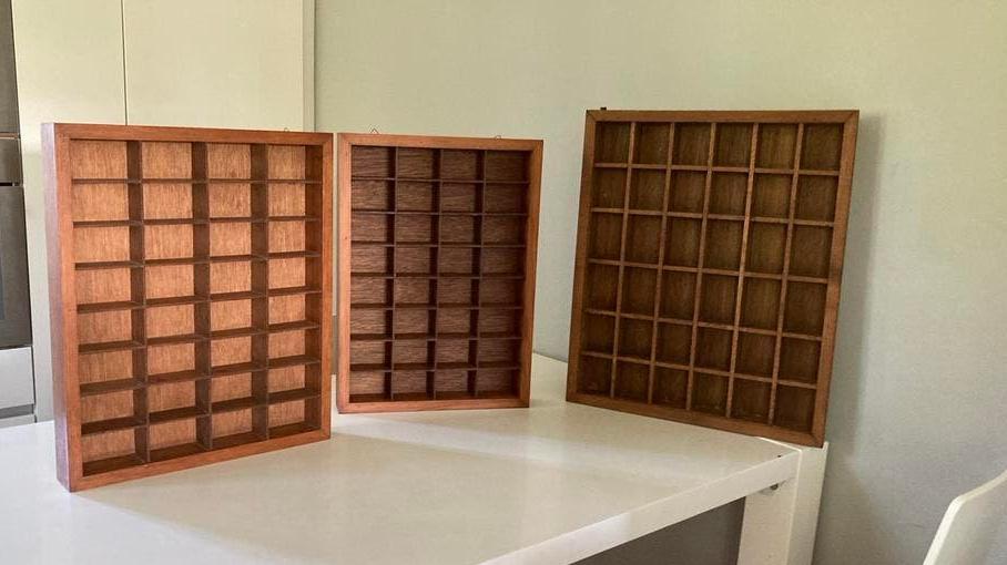 Houten collectierek voor kleine objecten, Ophalen, Gebruikt