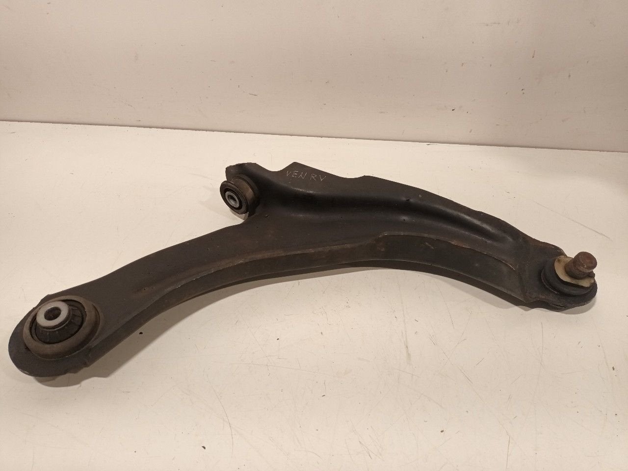Draagarm rechts voor Renault Clio, Onderdelen@venauto.nl, Van der Ven Autorecycling B.V., Gebruikt, Ettenseweg 76, 4706 PB Roosendaal, The Netherlands