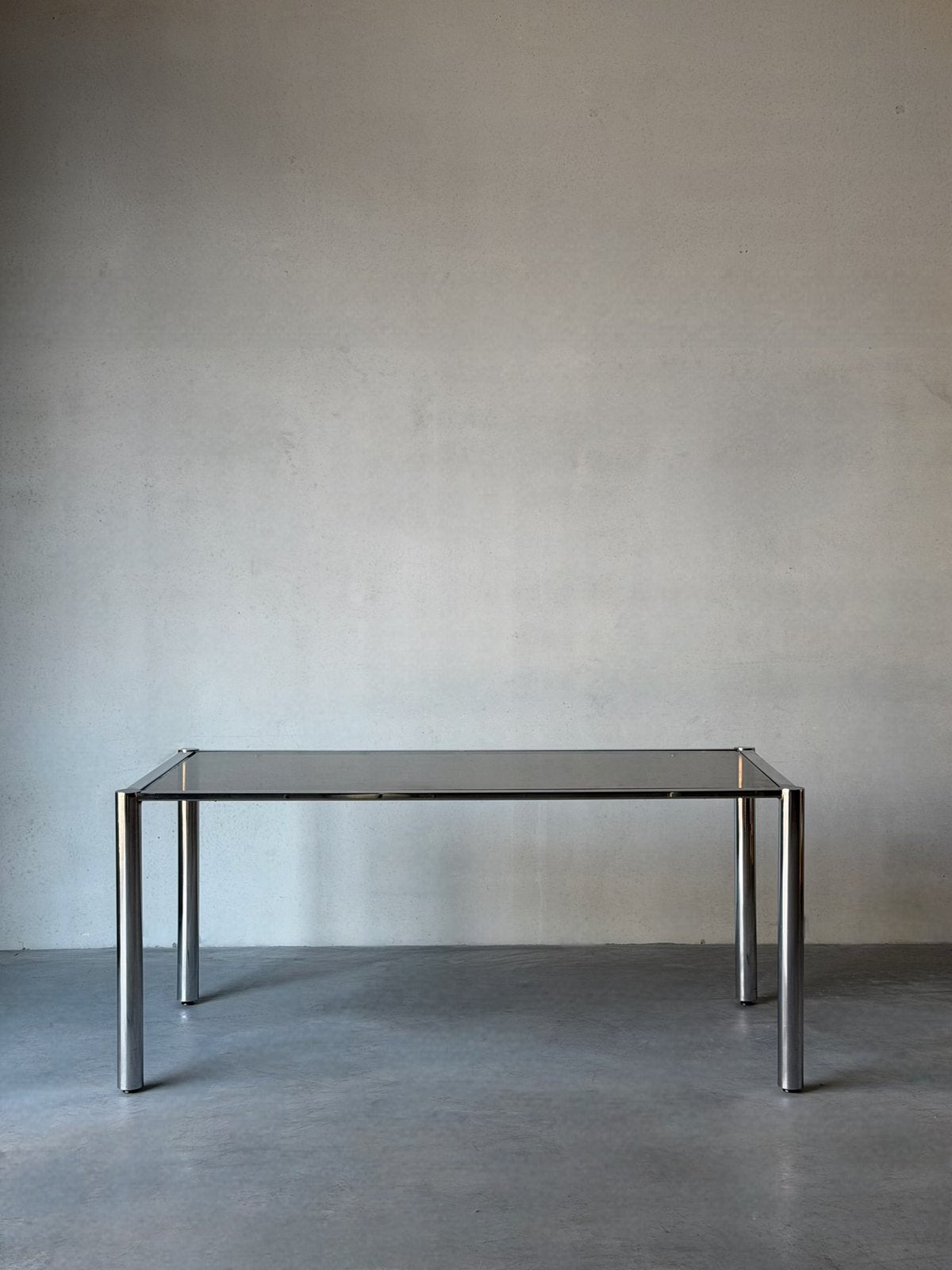 Vintage chroom eettafel met gerookt glas, Ophalen, Zo goed als nieuw