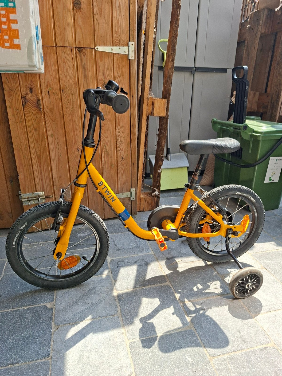 geel kinderfietsje van decathlon met zijwieltjes 14fietsjwin, Fietsen en Brommers, Ophalen, Gebruikt, Overige merken
