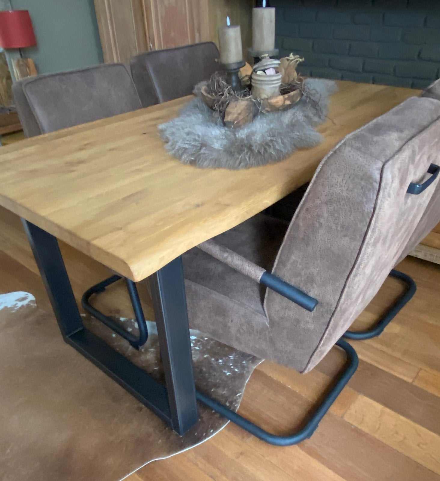 Boomstamtafel volle eik + stoere zetels, Ophalen, Zo goed als nieuw