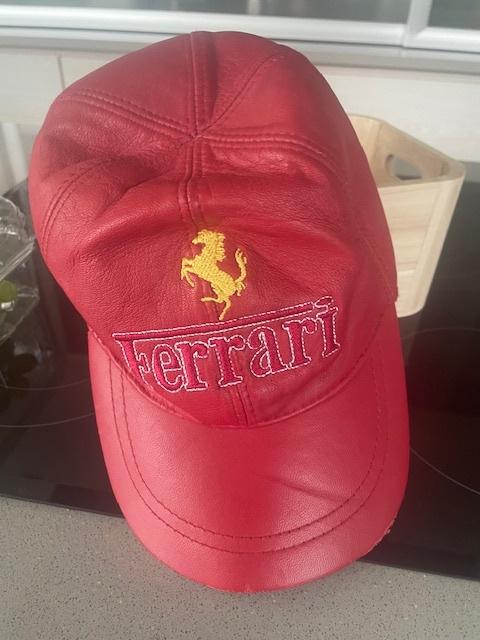 Rode lederen pet  Ferrari, Vêtements | Hommes, Enlèvement, Casquette
