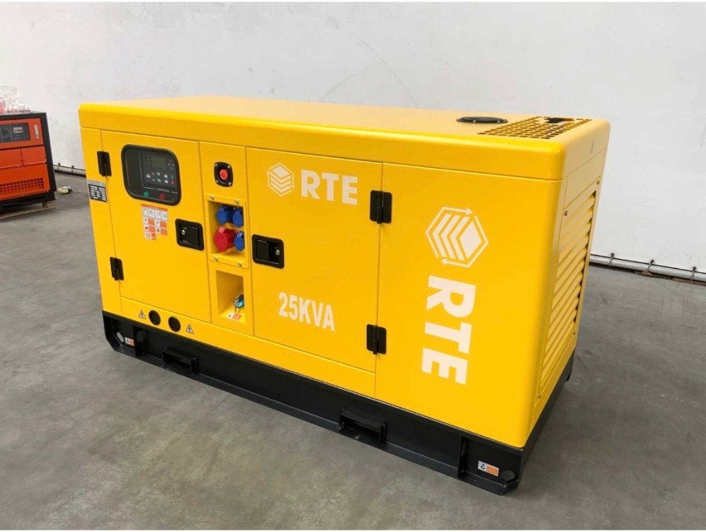 Generator 25 KVA 400V noodstroom generator, Doe-het-zelf en Bouw, Ophalen, Dieselolie, Geluidgedempt, Nieuw