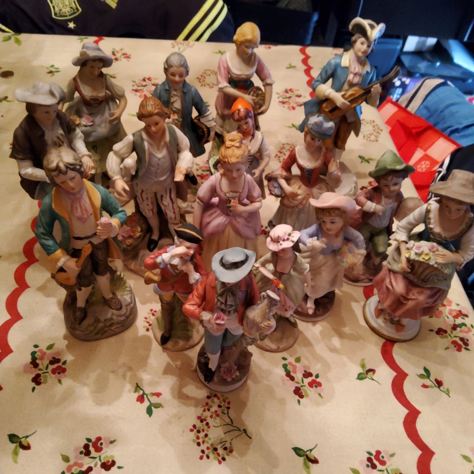 groot lot biscuit beeldjes, Verzamelen, Beelden en Beeldjes, Ophalen