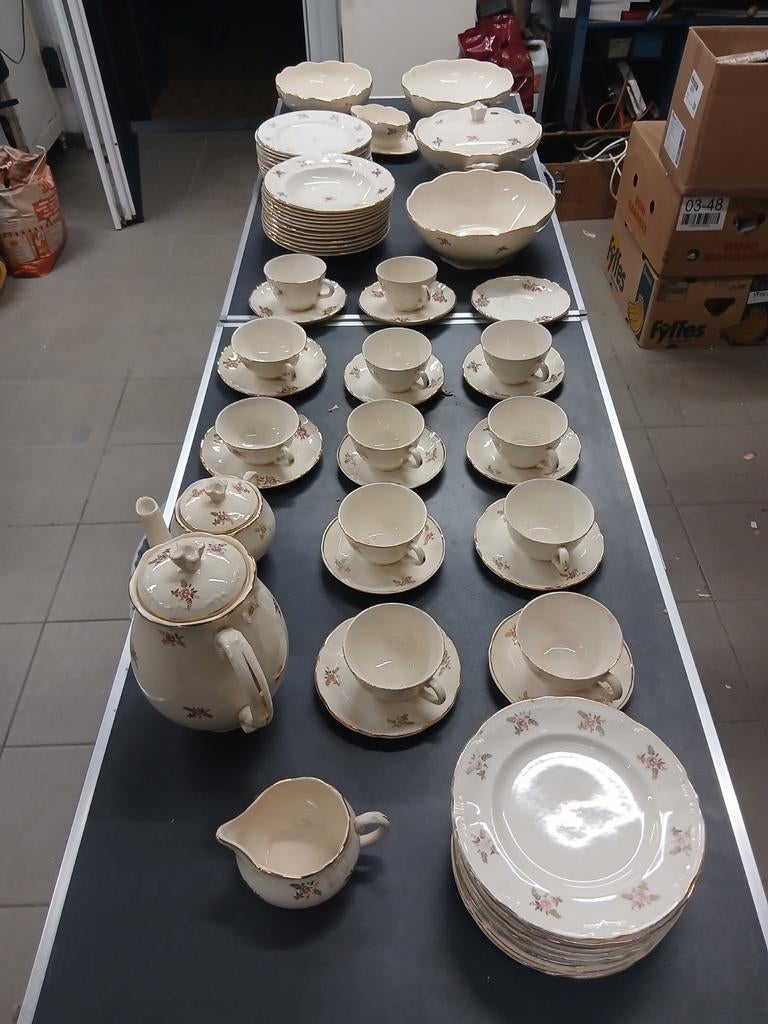 70 delig koffie en eetservies boch la Louvière belgium, Antiek en Kunst, Antiek | Servies compleet, Ophalen
