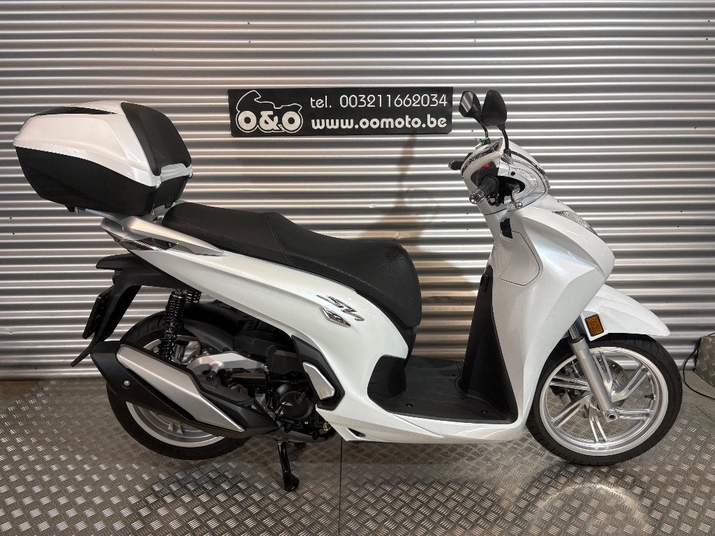 ALS NIEUW! Honda SH350 ABS 21KW + Garantie + Onderhoud!, Motoren, Occasion, Bedrijf, Minimaal motorrijbewijs A2, Automaat