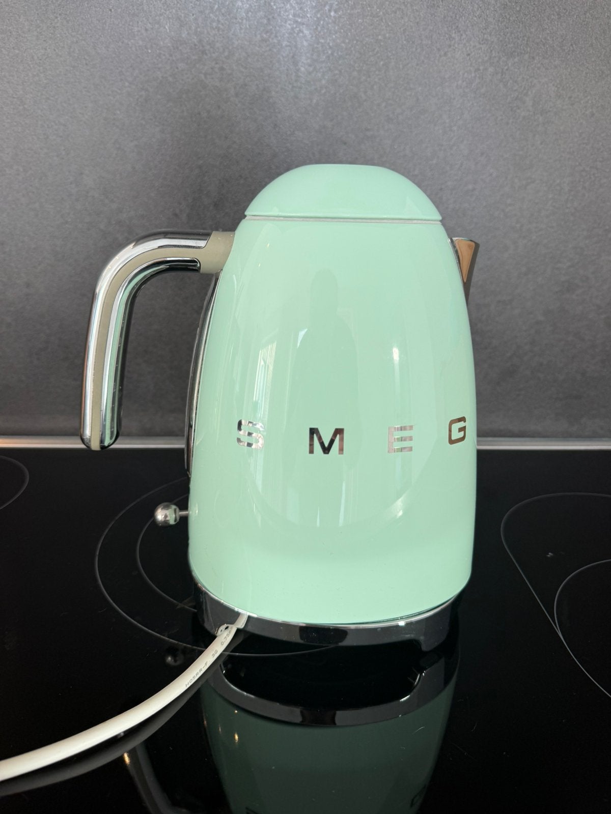 Smeg waterkoker max 1.7L, Elektronische apparatuur, Ophalen, Zo goed als nieuw